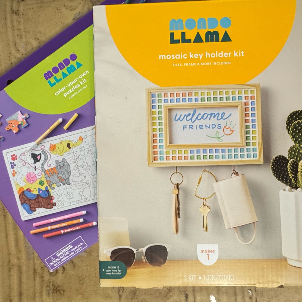 Mondo Llama Mosaic Key Holder and Puzzle Painting Kits Bundle